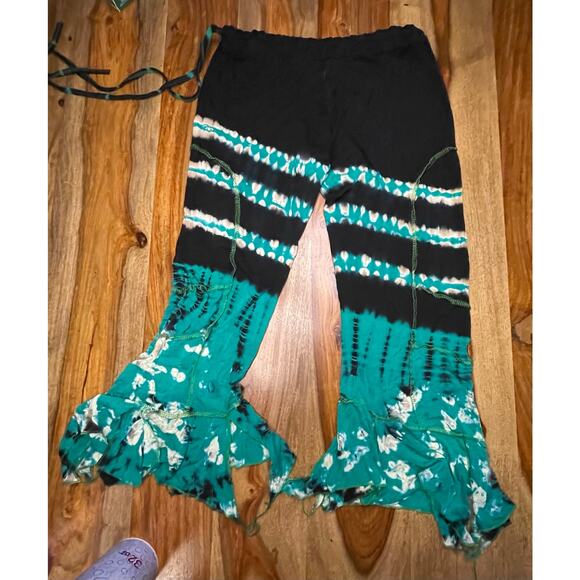 Ravens Green and Black One Size Capri  Workout Fairy Pant with Ruffle Edge - Picture 1 of 4